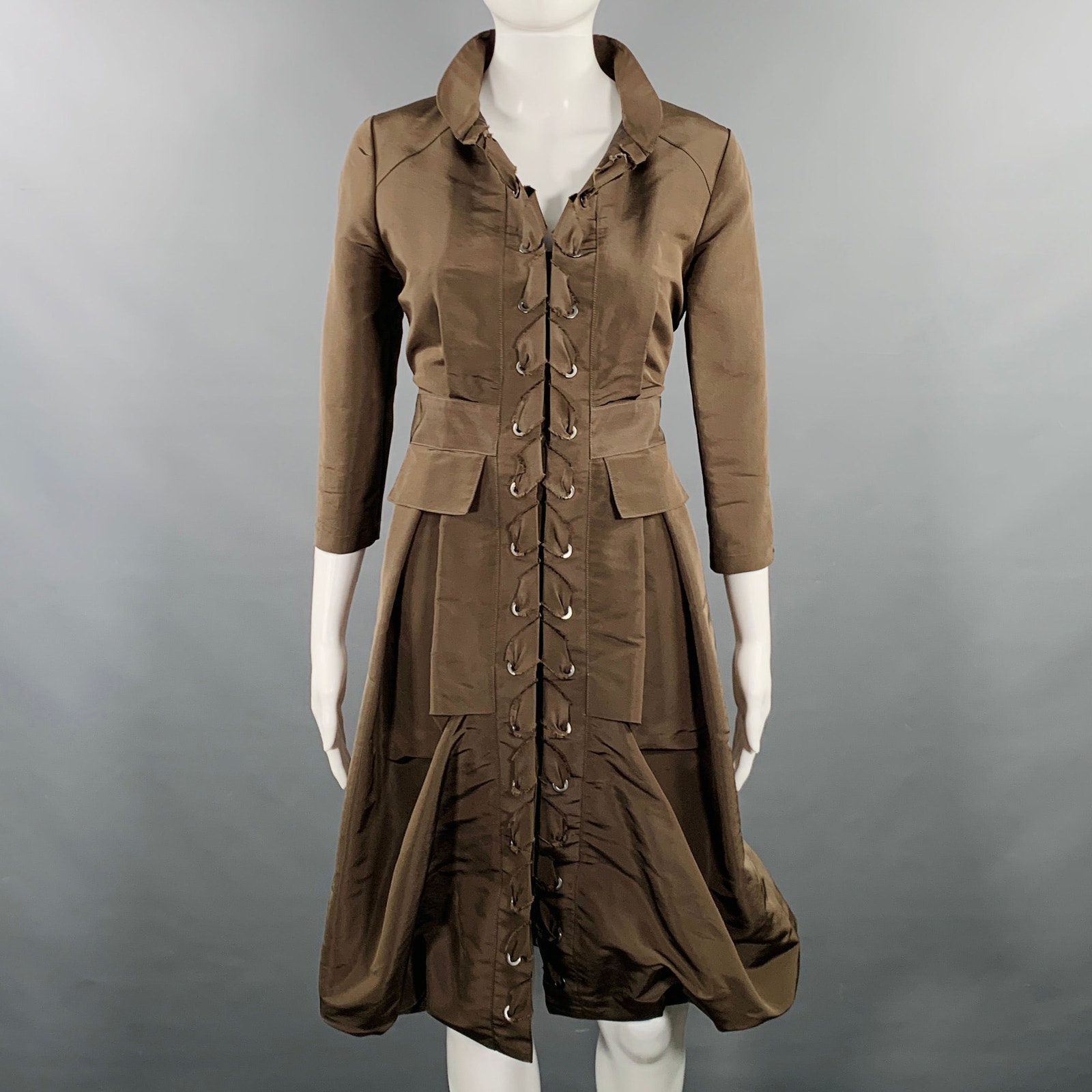 Oscar De La Renta Size 6 Taupe Silk 3/4 Sleeves Knee Length Dress